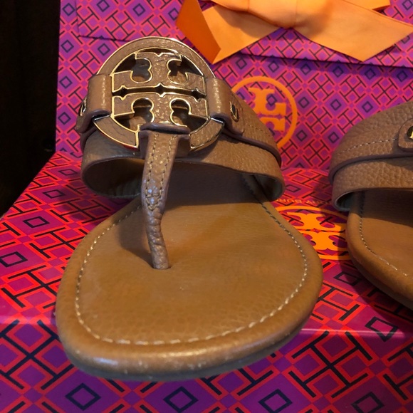 Tory Burch Amanda Flat Thong- Tumbled leather - Picture 4 of 4